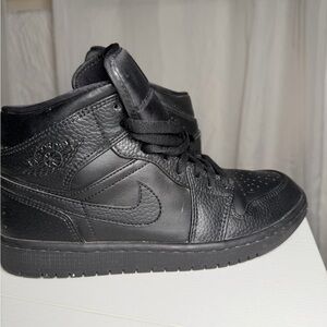 Nike Air Jordan 1 Mid Triple Black –
